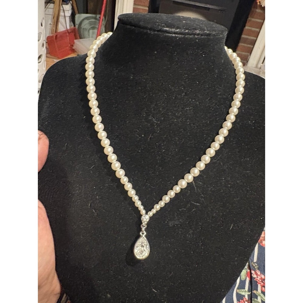 Pearl Necklace with Teardrop Crystal Pendant - Cream
